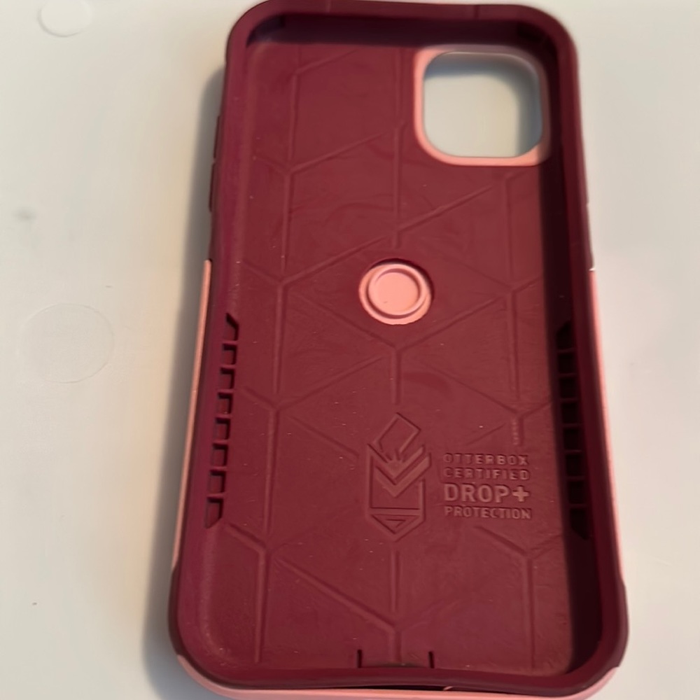 iPhone 11 Otterbox case with pop socket
